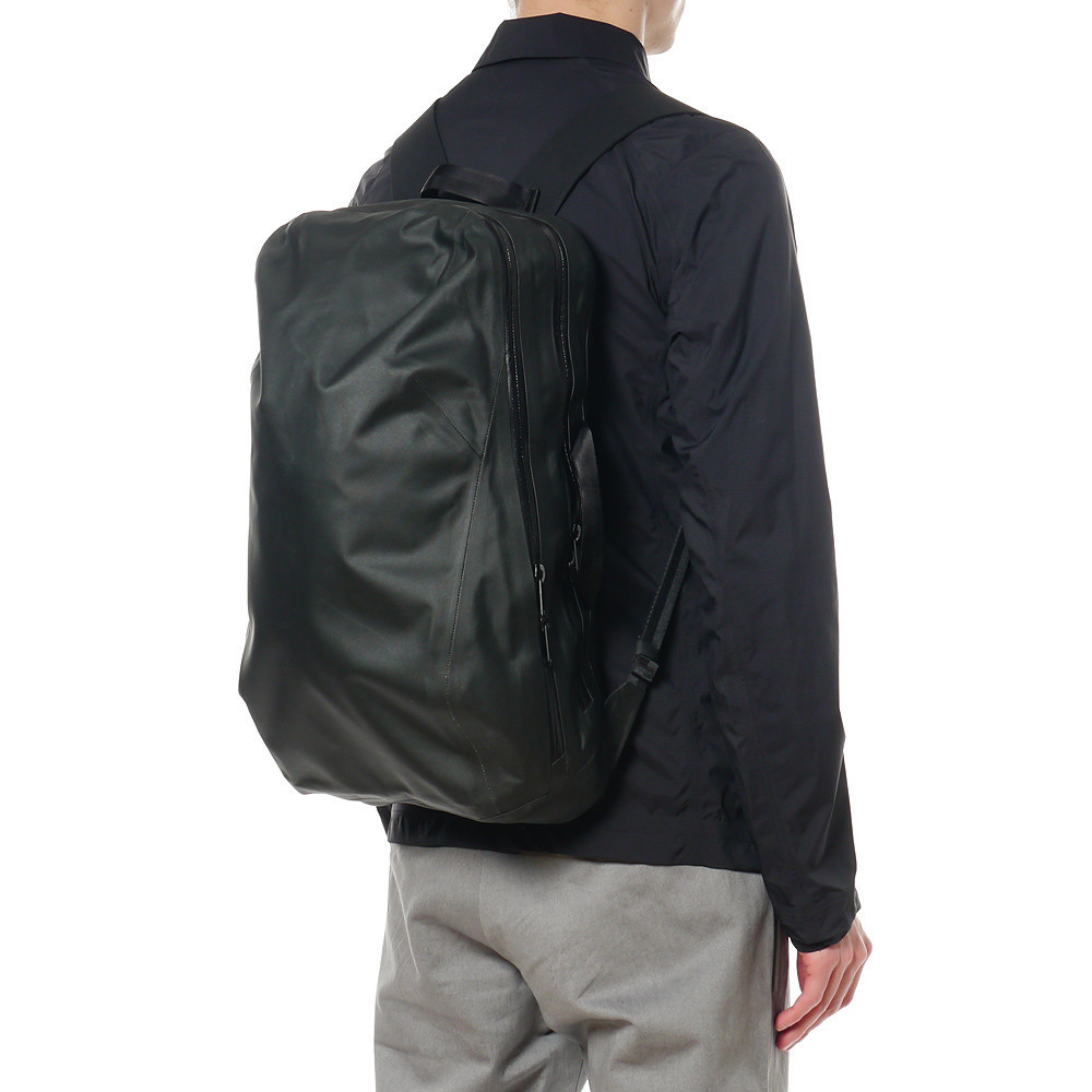 NominPackBlack10 143f8f93 847f 49f5 b514 ae58841ebd8f 1024x1024 Arcteryx Veilance Nomin Backpack