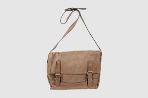 Doucal’s Leather Messenger Bag